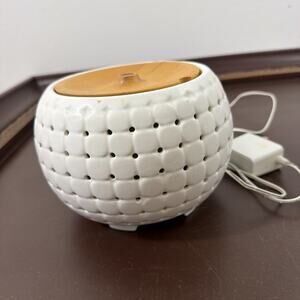 Ellia HoMedics Gather ARM-910 Ultrasonic Aroma Diffuser White Ceramic